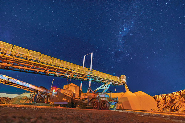Fin de un ciclo: BHP cierra este año Cerro Colorado mientras sigue buscando solución al problema acuífero