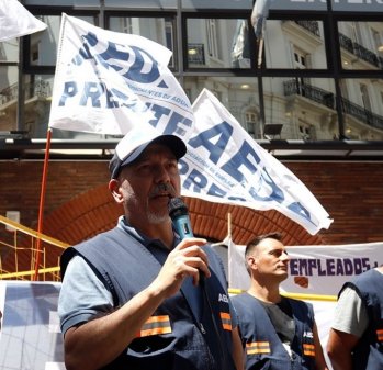 <p>Conflicto gremial en puerto de Buenos Aires mantiene en alerta el comercio exterior</p>