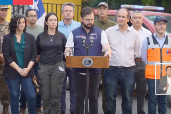<p>Ahora en DF | Presidente Boric anuncia toques de queda para enfrentar la emergencia</p>