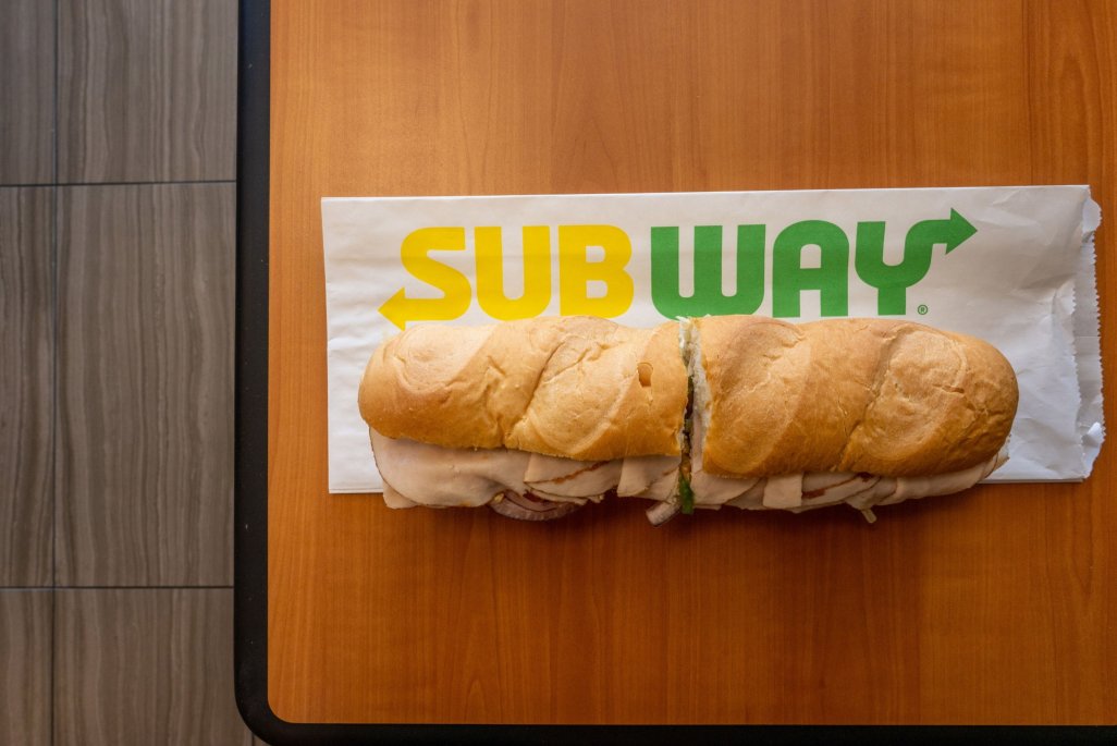 La cadena de sándwiches Subway está explorando su venta después de un