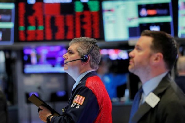 <p>Wall Street borra pérdidas y termina en azul pese a sólido dato de las ventas minoristas en EEUU</p>