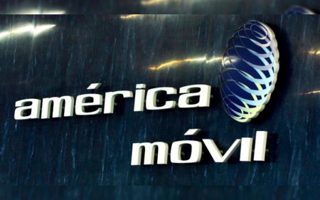 <p>Carlos Slim prepara inversión millonaria en 2023 tras registrar caída de casi 90% en ganancias por salida de Claro Chile</p>