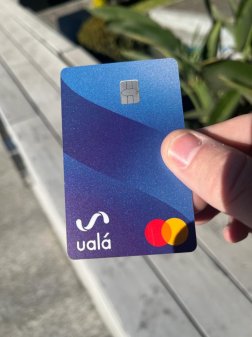 <p>Unicornio argentino Ualá lanzó en México tarjeta de crédito sin anualidad y en versión física y digital</p>