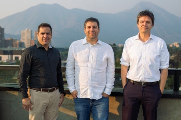 De izquierda a derecha, los socios de Datamart: Alexei Zubizarreta, Mauricio Thibaut y Rodrigo Lavados.