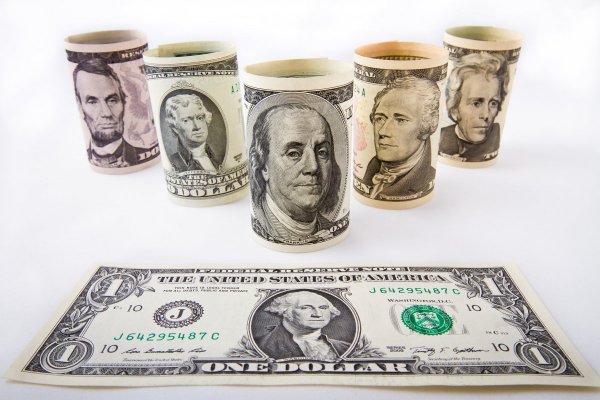 Dólar en los $ 800: ¿Momento de comprar?