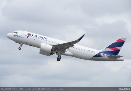 <p>Latam completará renovación de flota con 15 nuevos aviones Airbus A320neo este año</p>
