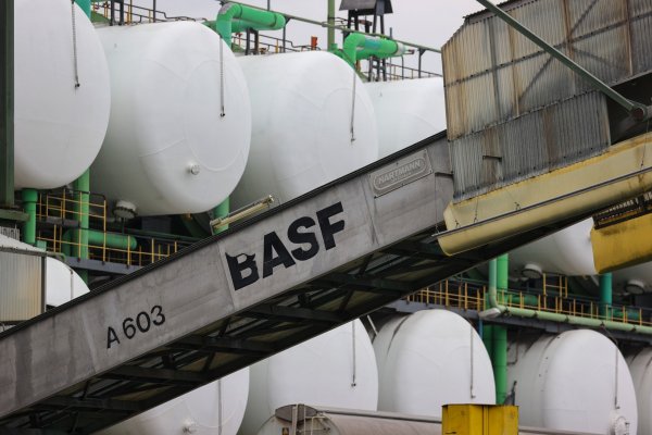 BASF eliminará 2.600 puestos de trabajo y reducirá producción en Alemania para ahorrar costos ante crisis energética