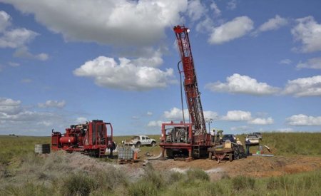 <p>Magnate indio gana el derecho a seguir adelante con la lucha de US$ 4 mil millones por una mina de Uruguay</p>