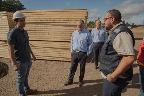 El Subdere Nicolás Cataldo ha visitado centros de acopio que facilitan el acceso de los materiales a zonas afectadas.