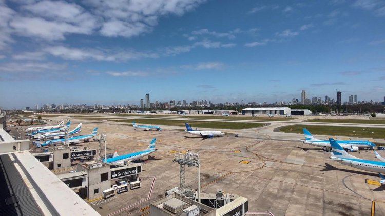 <p>Nueva alerta en el mercado aéreo: peligran viajes desde Argentina por supuestas trabas a las importaciones</p>
