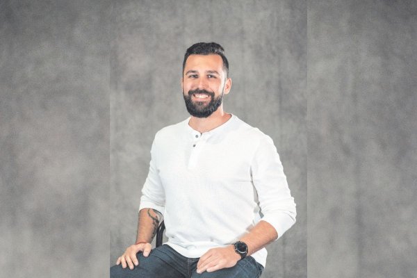 Exbanquero crea fintech que facilita a trabajadores de aplicaciones acceder a productos crediticios