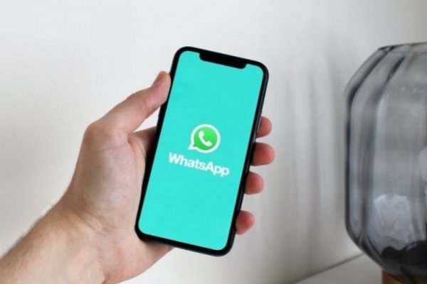 Meta se anota un triunfo: Banco Central de Brasil aprueba compras vía WhatsApp con Visa y Mastercard