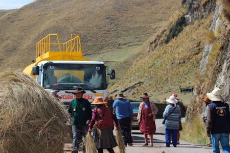 <p>Protestas en Perú: comunidades en Cusco reanudarán bloqueo de corredor minero este martes</p>