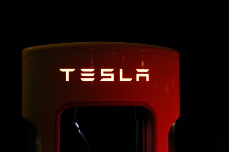 <p>Tesla atraerá hasta US$ 15.000 millones de inversión en el sector de autopartes con instalación en México</p>
