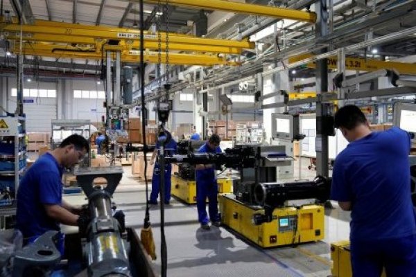 <p>Las exportaciones de China continuaron cayendo a febrero y agregan presión a la economía</p>