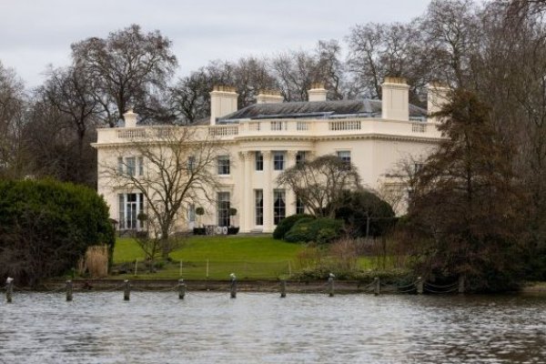 Cómo un príncipe saudí perdió el "mini Palacio de Buckingham", la residencia más cara de Londres