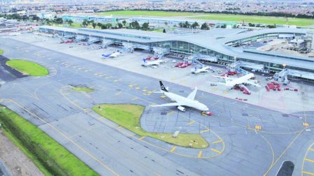 <p>JetSmart operaría vuelos dentro de Colombia a fines de año con gran parte del mercado dejado por Viva Air</p>