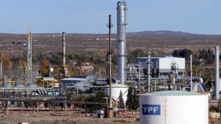 <p>Argentina YPF apunta que la única manera de continuar creciendo es de la mano del capital privado</p>