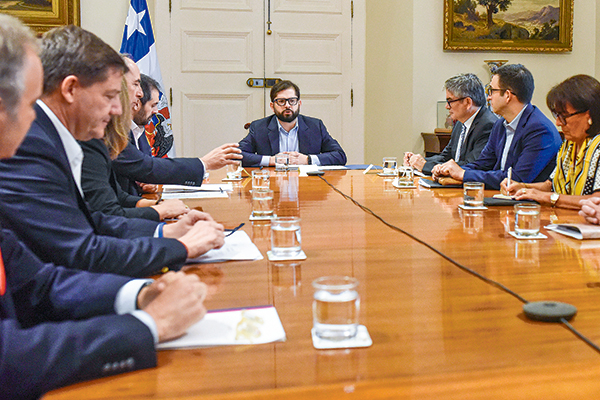 El Presidente Boric, junto a los ministros Marcel y Grau se reunieron ayer con dirigentes empresariales. Foto: Agencia UNO