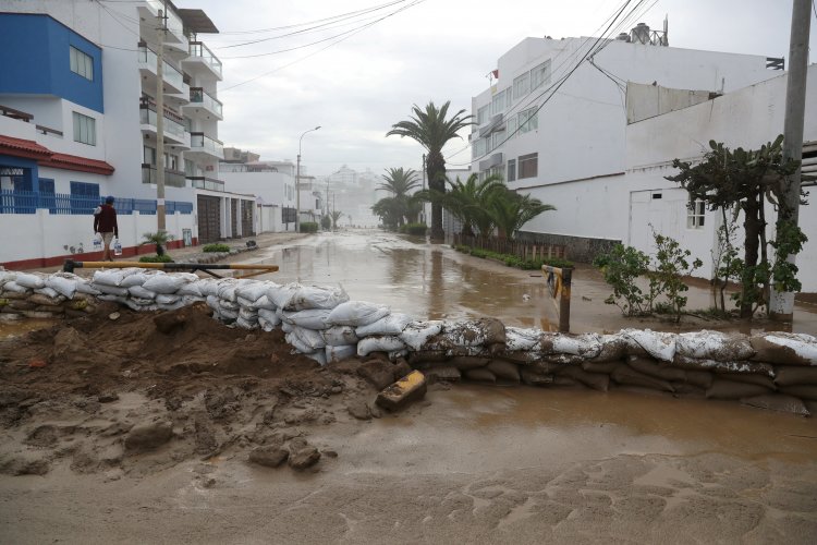 <p>Reconstrucción de Perú tras el ciclón Yaku podría costar unos US$ 13 mil millones, ya que obras de 2017 están inconclusas</p>