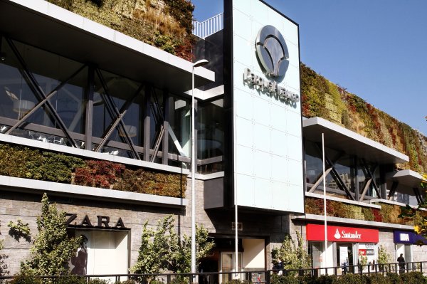 El informe que presentó Parque Arauco al TDLC para defender su modelo de negocios