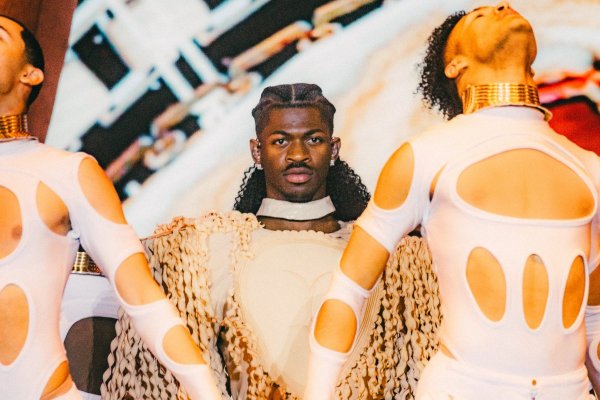 La primera jornada de Lollapalooza 2023: la interrupción de Billie Eilish y la explosión de Lil Nas X