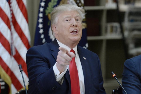 Trump dice que espera ser arrestado el martes