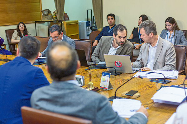 Economía y Transportes exponen indicaciones al proyecto de cabotaje marítimo en la Cámara