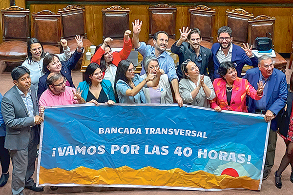 Las ministras Jara, Vallejo y Orellana siguieron la argumentación de los senadores en Valparaíso.