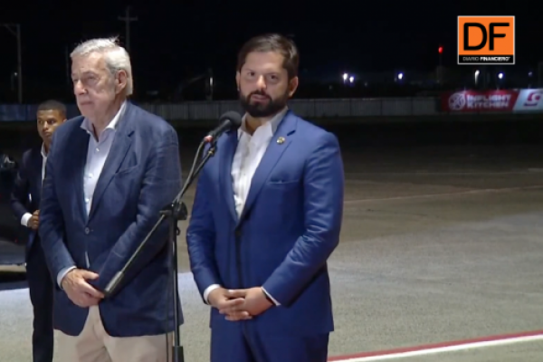 <p>Ahora en DF | Boric arriba a República Dominicana a participar de la Cumbre Iberoamericana y pone foco en medioambiente, migración y modernización tecnológica</p>