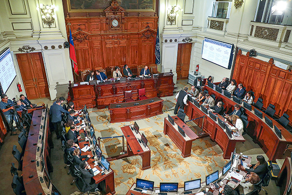 La mayoría de expertos del Panel UC apoya idea de que el sistema electoral esté en la Constitución