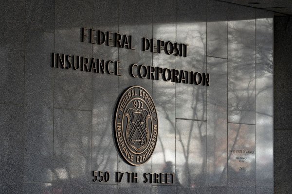 Regulador estadounidense investiga actuación de las gerencias en las quiebras de SVB y Signature Bank