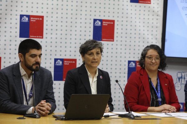La ministra de Salud, Ximena Aguilera, y la directora nacional (s) del INE, Daniela Moraga, junto a sus equipos técnicos, presentan los resultados oficiales de las estadísticas vitales 2020.