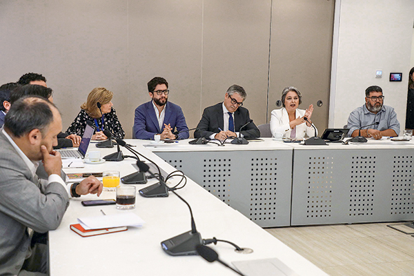 Gobierno y la CUT activan diálogo para acordar la próxima alza del salario mínimo