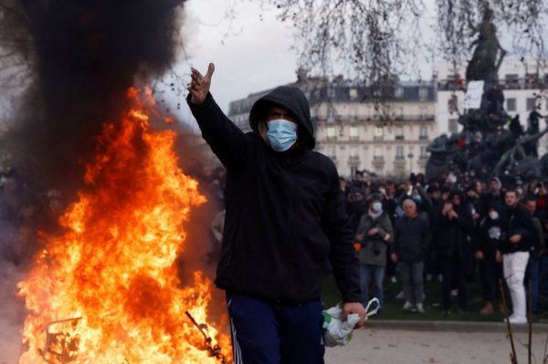 Siguen las protestas en Francia por la reforma de pensiones.