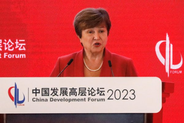 FMI insta a reestructuraciones de deuda más rápidas durante visita a China