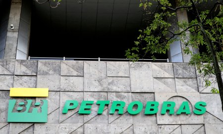Petrobras baja precios de la bencina frente a regreso del impuesto al combustible