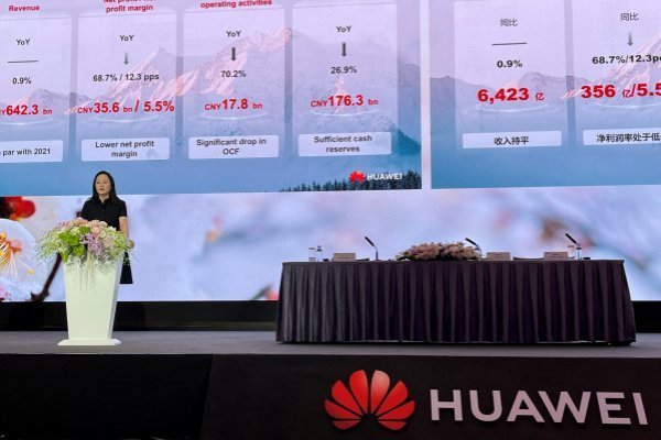 La presidenta rotativa y CFO de Huawei, Meng Wanzhou, en la conferencia de prensa sobre los resultados de la compañía en Shenzhen. (Foto: Reuters)