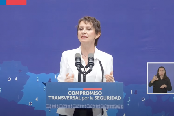 <p>Ahora en DF | Boric firma Compromiso Transversal por la Seguridad que entregará más facultades a gobiernos regionales</p>