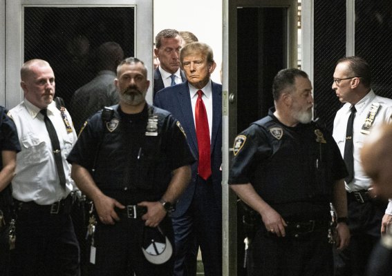 Donald Trump ante el tribunal de Nueva York.