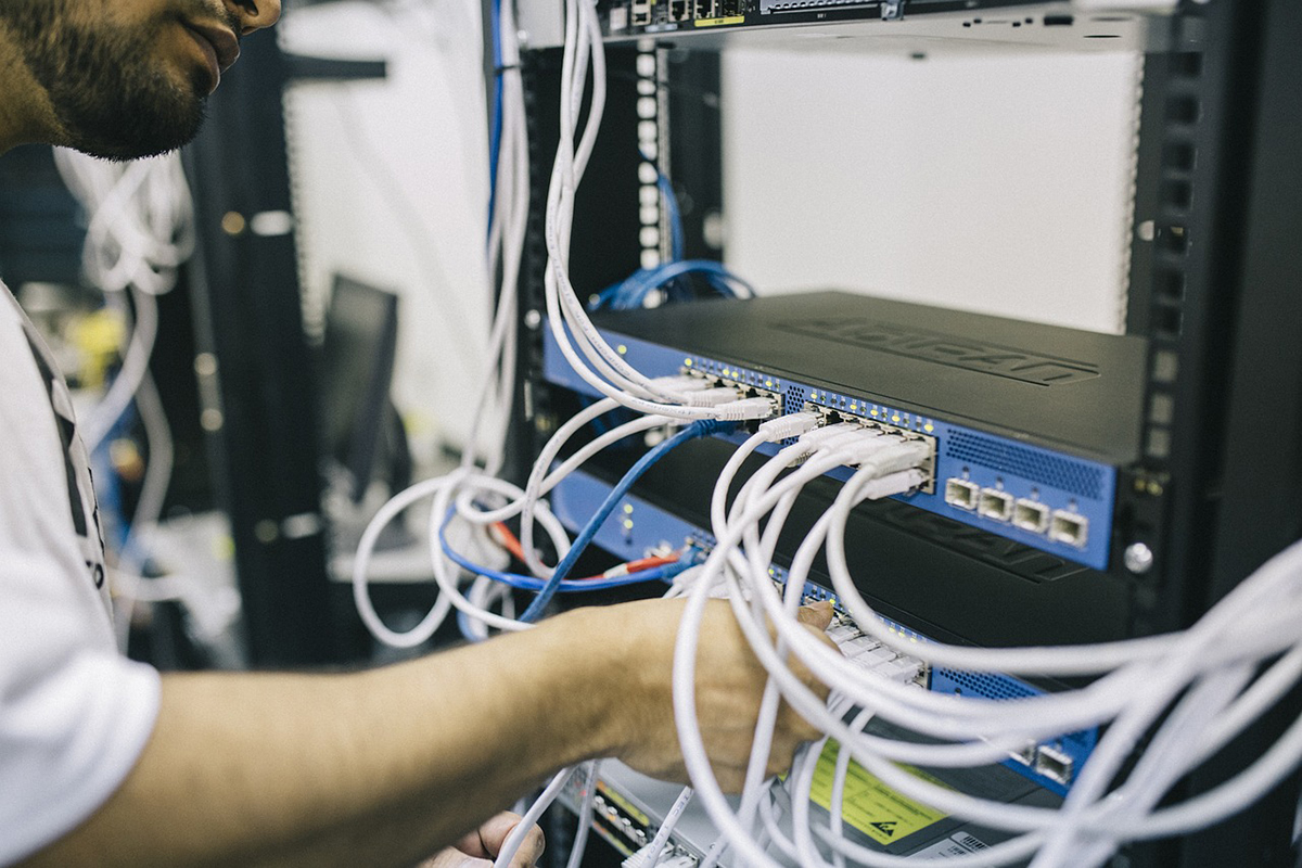 <p>A quiebra dos firmas del rubro telecomunicaciones</p>