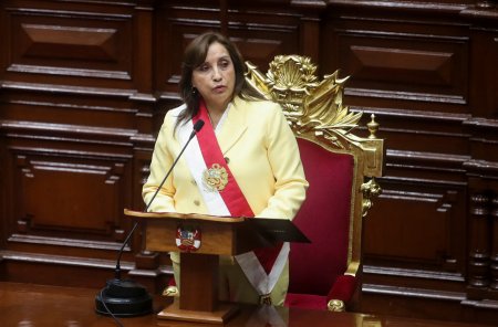Las crisis de los primeros cuatro meses de la Presidenta Dina Boluarte y sus efectos en la economía peruana