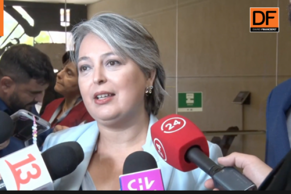 Ahora en DF | Ministra Jara llega a la votación de las 40 horas y se refiere al rechazo de la iniciativa por parte del Partido Republicano