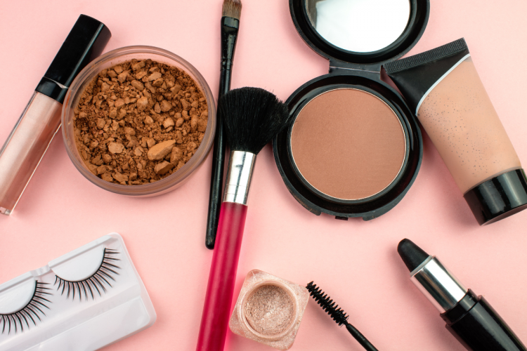 <p>Redes sociales han disparado más de 50% las ventas en la industria de los cosméticos en Colombia</p>