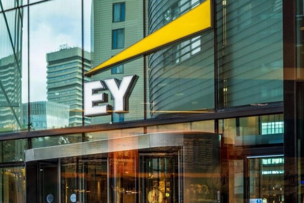 EY recortará 3 mil puestos de trabajo en Estados Unidos para eliminar el "exceso de capacidad"