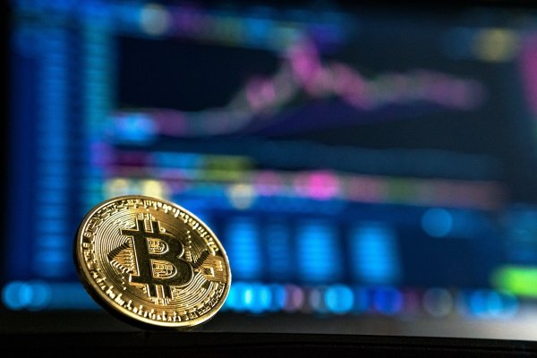 Bitcoin se vuelve a estancar cerca de US$ 30 mil después de la mayor caída del token en más de un mes