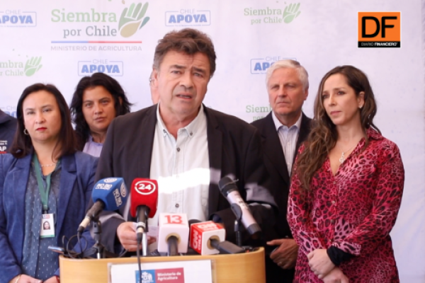 <p>Ahora en DF | Ministro de Agricultura anuncia nuevas medidas por avance de la gripe aviar en el país</p>