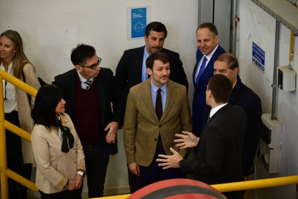 El ministro de Energía, Diego Pardow, en su visita a la minihidro "Mallarauco", ubicada en Melipilla, Región Metropolitana.