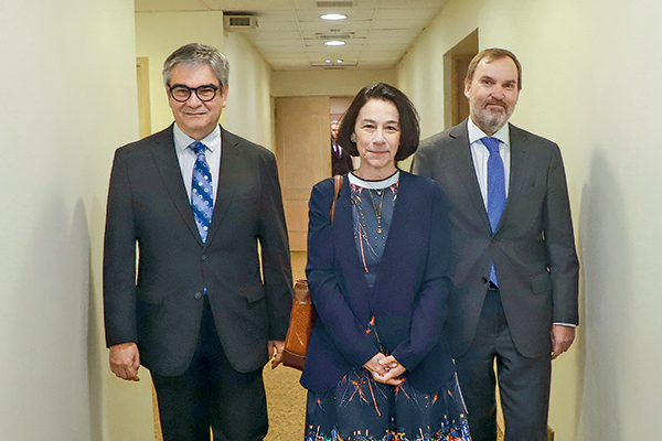 La presidenta del Banco Centra, Rosanna Costa, junto al ministro de Hacienda, Mario Marcel, y el presidente de la Sofofa, Richard von Appen. Crédito: Julio Castro