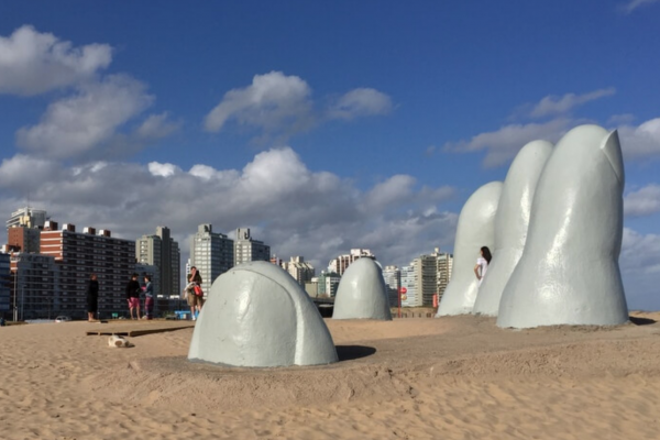 Uruguay se convierte en el primer país de América Latina en recortar la tasa de interés
